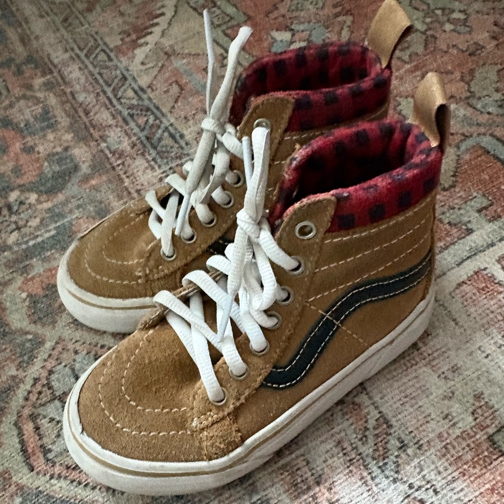 Vans Kids' SK8-Hi MTE-1 boots in brown suede with a plaid liner. - Picture 2 of 6